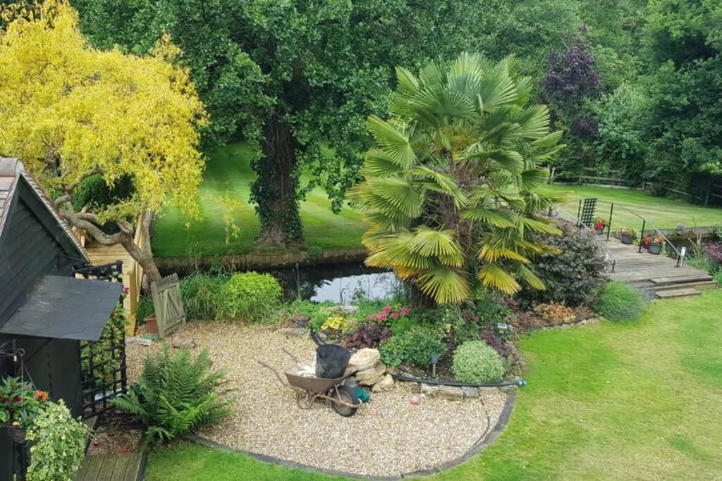 Riverside Lodge Pied A Terre Fordingbridge Exterior foto