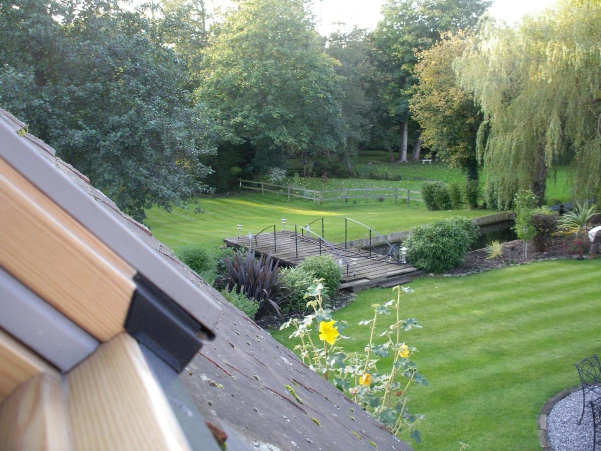 Riverside Lodge Pied A Terre Fordingbridge Exterior foto
